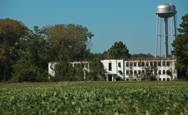 Renz Correctional Facility Jefferson City MO Women's prison  Mid-Missouri landmark abandon after the flood of 1993  Callaway County Missouri